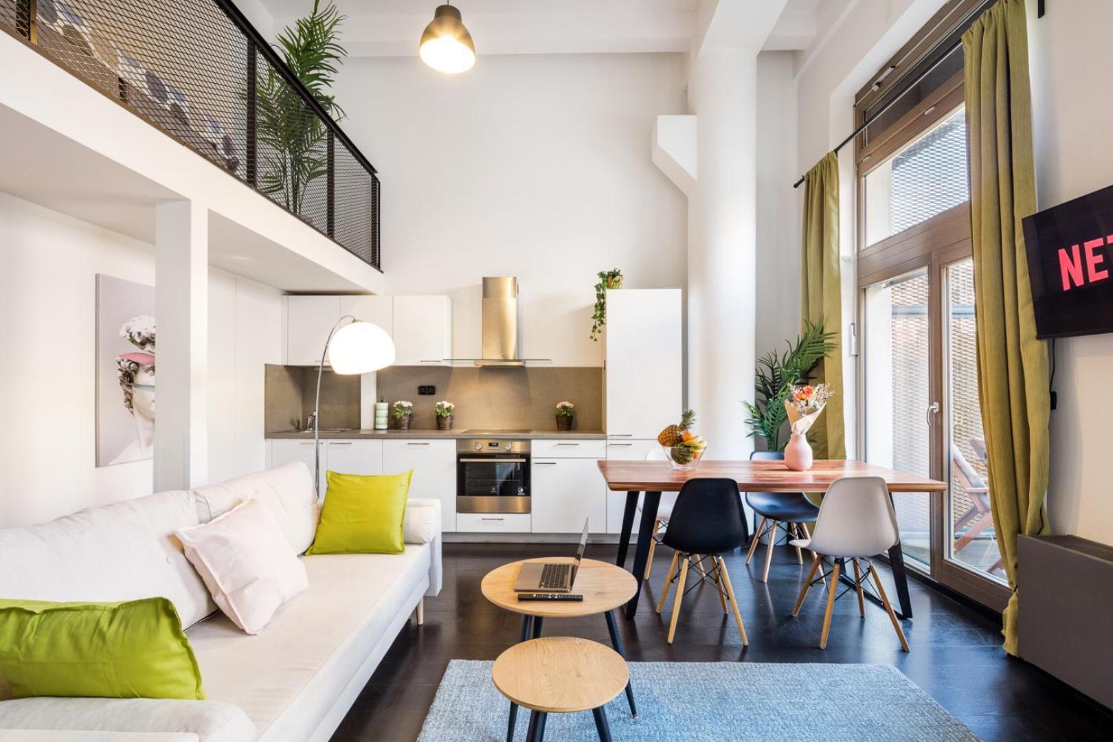 2-Level Apartments On Krizikova Near The Metro Prague Exterior photo